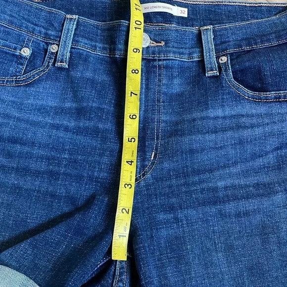 Levi’s mid length shorts Womens size 32 Medium wash Cuffed Denim - Picture 8 of 13